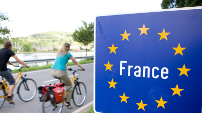 Grenzenlos Radfahren Radfahrer überqueren deutsch-französische Grenze