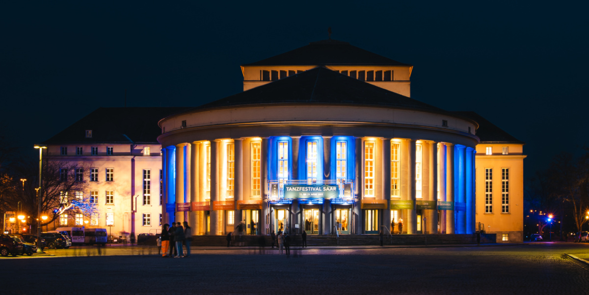 Staatstheater bei Nacht ©City-Marketing Saarbrücken GmbH, A. Lombardozzi Angestrahltes Staatstheater bei Nacht